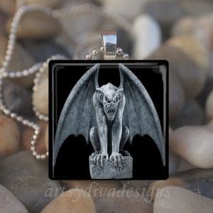 GARGOYLE MAAN STANDBEELD Gothic Goth Halloween Bat Glazen Tegel Hanger Ketting Sleutelhanger ontwerp 1