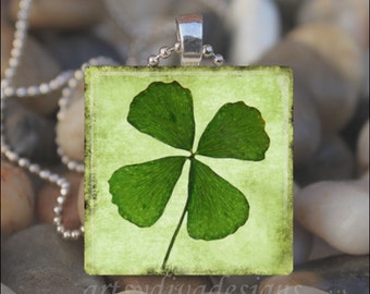 FOUR LEAF CLOVER St. Patrick's Day Irish Lucky 4 Leaf Clover Shamrock Glass Tile Pendant Necklace Keyring