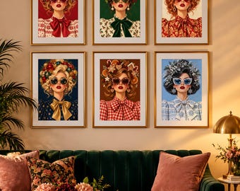Könnte beinhalten: Eine Galeriewand mit sechs gerahmten Kunstdrucken von Personen in festlicher Kleidung, Sonnenbrillen und aufwendigen Kopfbedeckungen, die mit Blumen, Ornamenten, Tannenzapfen und Lebkuchen verziert sind, angeordnet in zwei Reihen zu je drei.