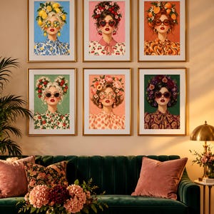 K&ouml;nnte beinhalten: Ein Set aus sechs gerahmten Kunstdrucken mit Portr&auml;ts von Personen, die Sonnenbrillen und aufwendige Kopfbedeckungen aus Zitronen, Kirschen, Orangen, Erdbeeren, Pfirsichen und Feigen tragen, jeweils mit passender gemusterter Kleidung.