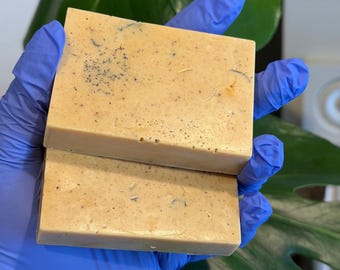 Goddess Glow Bar: Gesichts- und Körperseife mit Ziegenmilch, Kurkuma und Haferflocken