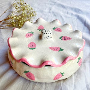 Handmade Strawberry Ceramic Trinket Dish with Lid, Cute Lidded Dish, Small Keepsake Box, Cottagecore Pottery Gift.
