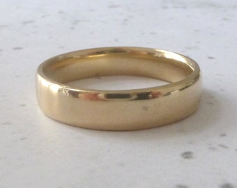 9ct Yellow Gold Wedding Band - 4mm - Hammered or Smooth - Recycled Gold - Men's Wedding Band - Women's Wedding Band