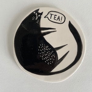 Posavasos de cerámica con forma de gato descarado hecho a mano