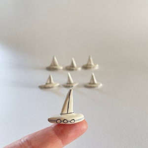 Petits bateaux en céramique