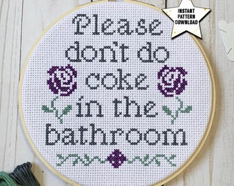 Kreuzstichmuster „Bitte keine Cola mit Rosen“: Lustige Badezimmerdekoration (Digitaler Download)