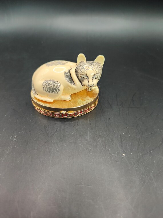 Vintage, Estee Lauder Solid Perfume Compact - CONTENTED CAT circa 1982