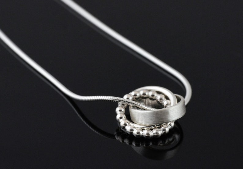 Silberkette mit Anhänger, verschlungene Ringe - Etsy.de