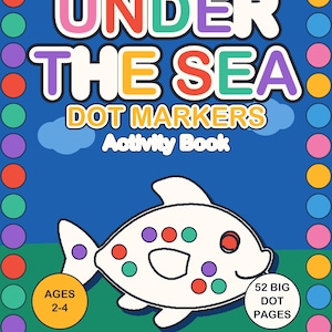 Może przedstawiać: Książka aktywności Under the Sea Dot Markers z niebieską okładką, białym zarysem ryby, kolorowymi kropkami i tekstem Under the Sea Dot Markers Activity Book, Ages 2-4 oraz 52 Big Dot Pages, otoczona ramką z kolorowych kropek.