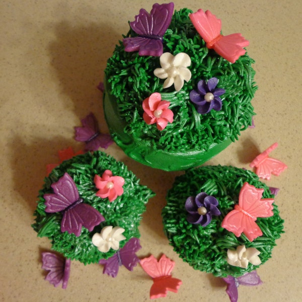 Fondant/ gumpaste butterflies & drop flowers for cakes and cupcakes