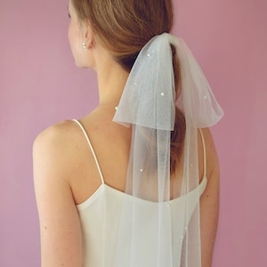 Wedding Veil Bow, Tulle Bow with Pearls, Short Veil, Bridal Veil, Alternative Veil image 4