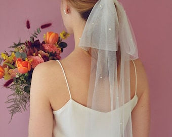 Wedding Veil Bow, Tulle Bow with Pearls, Short Veil, Bridal Veil, Alternative Veil