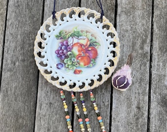 Upcycled Fruit Plate Wall Hanging, Decorative Vintage Dish Art, Hanging Beads, Outdoor Garden Fence Decoration, Retro Kitchen Decor, Gift