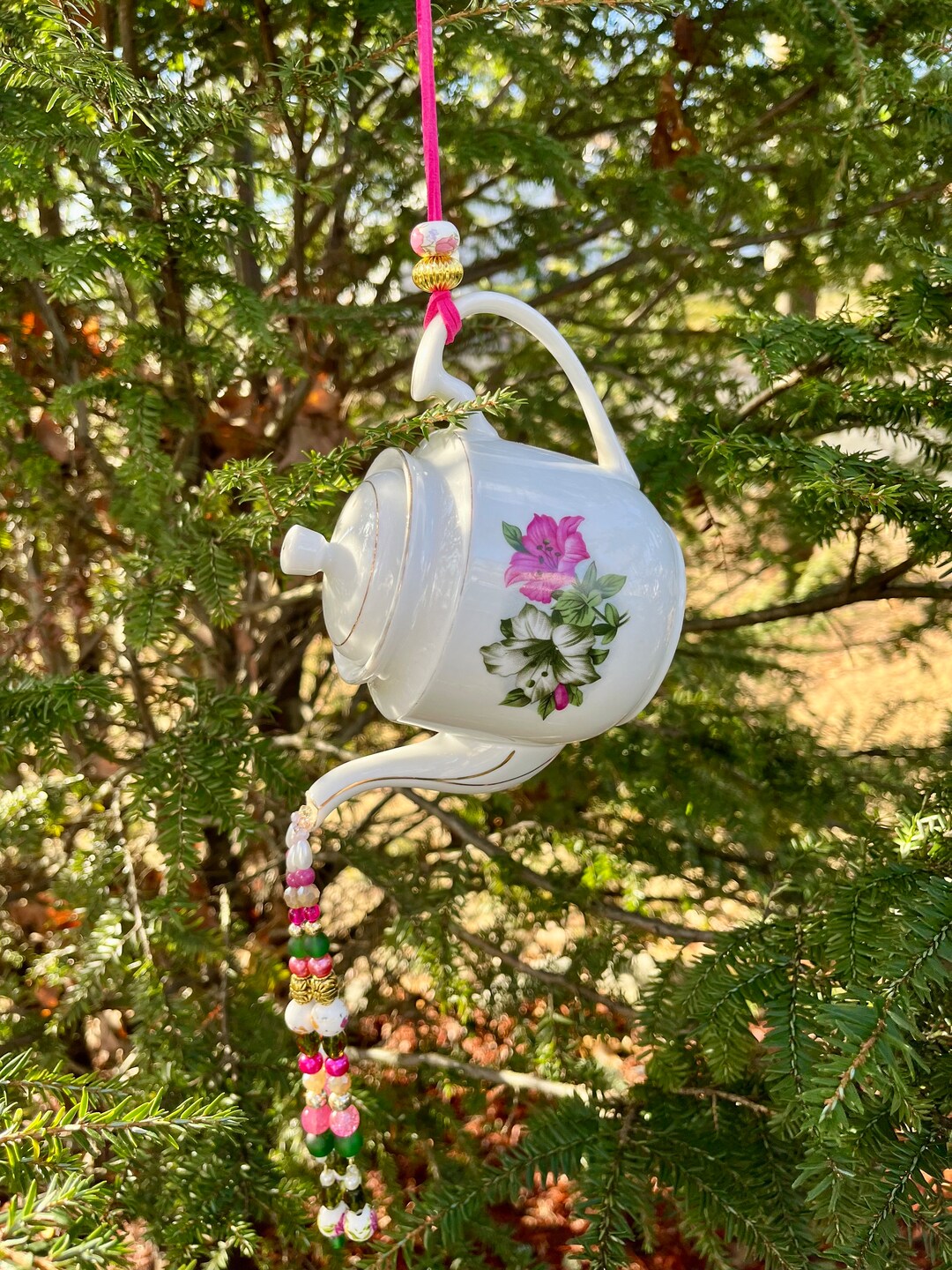 Pink White Tea Pot Garden Decoration, Small Floral Tea Pot Pouring Beads, Hanging Kitchen Decor