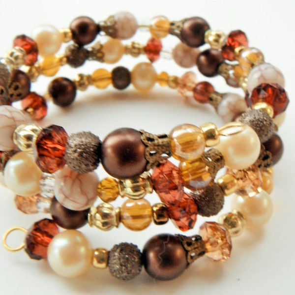 Amber Brown or Wrap Perle Bracelet de perle, Bracelet en fil mémoire, empilés Bracelet, bijoux recyclé, cadeau pour elle, Bracelet perle multicolore