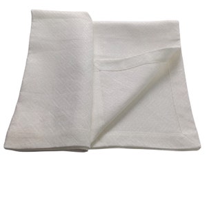 White linen tablecloth, white square tablecloth, off white tablecloth, classic tablescape, tradicional dinner tabledesign, Christmas table