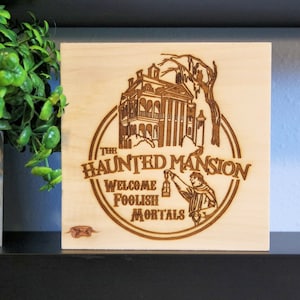 Haunted Mansion - insegna per mensola in legno incisa al laser disponibile in 2 misure
