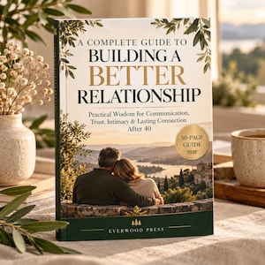 Può includere: Un libro con copertina rigida intitolato A COMPLETE GUIDE TO BUILDING A BETTER RELATIONSHIP con il sottotitolo Practical Wisdom for Communication, Trust, Intimacy & Lasting Connection After 40. La copertina mostra una coppia davanti a un paesaggio.