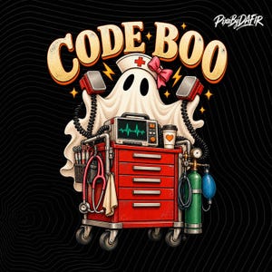 Puede incluir: Una ilustración gráfica que muestra un fantasma blanco con un gorro de enfermera y un lazo rosa detrás de un carro médico rojo. El carro contiene un monitor cardíaco, un estetoscopio y un tanque de oxígeno. El texto CODE BOO aparece arriba.