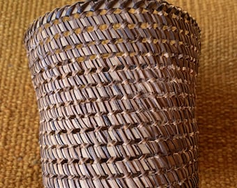 インドネシアの手編みバスケット（蓋付き） - 5インチ ブラウン＆タン