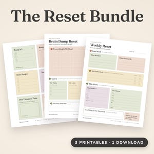 Peut inclure: Le Reset Bundle se compose de trois pages de planification imprimables avec des blocs de couleurs pastel douces en vert, rose, jaune et violet. Les feuilles incluent des sections intitulées Brain Dump Reset et Weekly Reset avec des listes.
