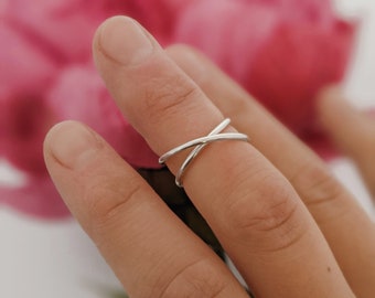 Infinity Midi Ring in Sterling Silver, Adjustable crossed wire Knuckle Ring or toe ring, minimalist jewelry