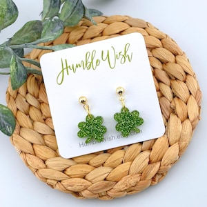 St Patrick&#39;s Day Earrings St Patty Earrings Clover Shamrock Small Dainty Post Stud Dangle Earrings Laser Cut Green Glitter Acrylic
