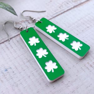 St Patrick&#39;s Day Earrings St Patty Earrings Green Clover Shamrock Dangle Drop Earrings Laser Cut Green Acrylic