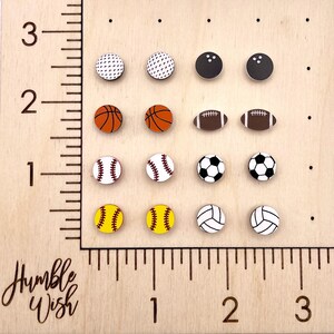 Sports Ball 10mm Stud Earrings - Golf Football Soccer Bowling Basketball Volleyball Baseball Softball

Great Stocking Stuffer Gifts for Players, Fans or Moms

Laser Cut and Engraved on 2-Tone Acrylic 1/16" thick - Surgical Stainless Steel Ear Post