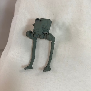 Miniature Star Wars Empire AT-ST Walker Vehicle Novelty 3D Pin Brooch