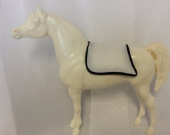 Breyer Model Horse "Quilted" Swallowtail English Saddle Pad - White w/ Black Piping for Traditional (1:9 Scale)