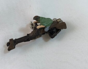 Miniature Star Wars Princess Leia on Speeder Bike Novelty 3D Pin Brooch