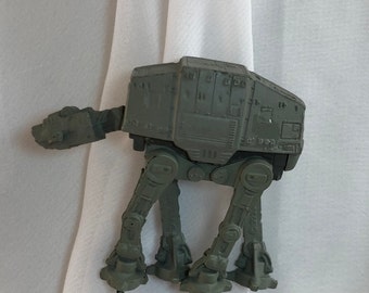 Miniature Star Wars Empire AT-AT Walker Vehicle Novelty 3D Pin Brooch