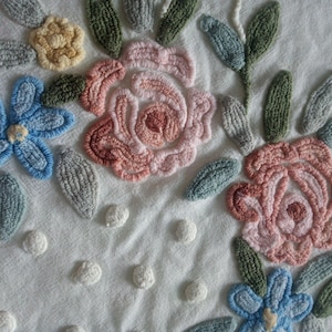Cabin Crafts Floral Bouquet Vintage Chenille Bedspread Fabric...18 x 36&quot;