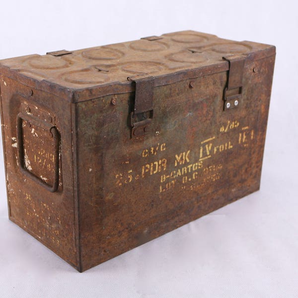 World War 2 1943 British army metal ammunition box