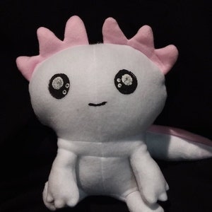 Sitzender weißer Axolotl Plüsch