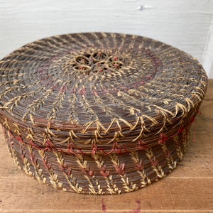 Vintage Pine Needle Sewing Basket, Coiled Basket With Lid, Great For Storing Spools Of Thread, Crafting Storage, Farmhouse Basket image 3