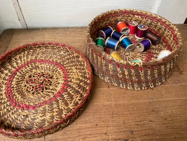 Vintage Pine Needle Sewing Basket, Coiled Basket With Lid, Great For Storing Spools Of Thread, Crafting Storage, Farmhouse Basket image 4