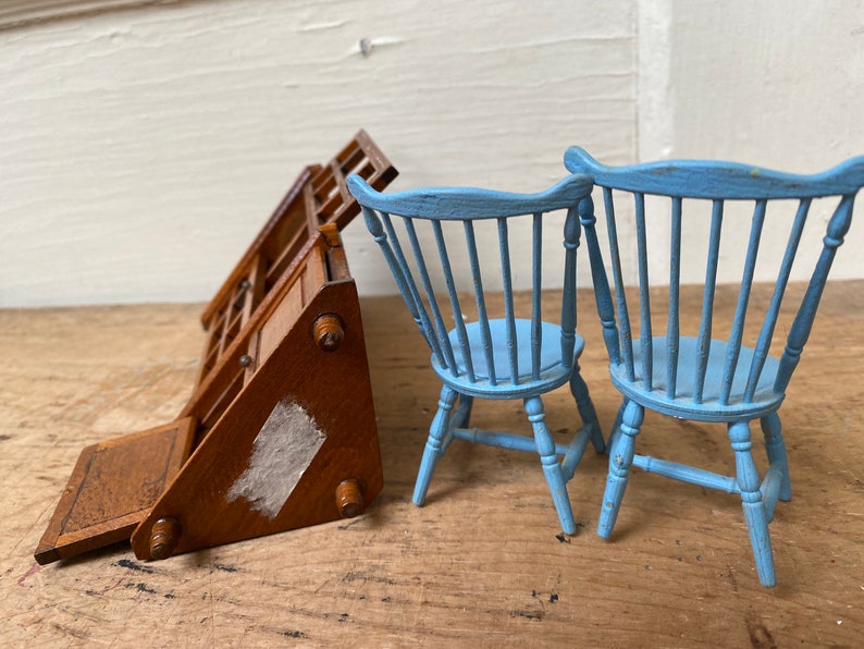 Vintage Dollhouse Corner Cabinet With 2 Windsor Chairs, Traditional Dollhouse Furniture, Wood Cab, Blue Plastic Windsor Chairs, Dining Rm image 5