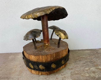 Sculpture vintage en forme de champignon en métal, oeuvre d'art en métal marquée Wunder, base en bois, fait main, amateurs de champignons