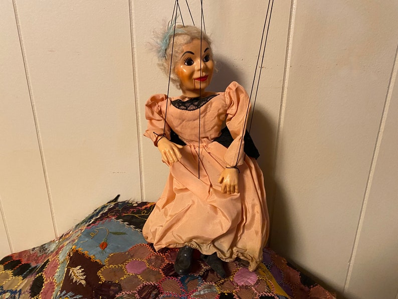 Vintage Saloon Woman Marionette, Older Woman Puppet, Brothel Lady In Pink Taffeta Dress, Western Saloon Show, Possible By Hazelle's zdjęcie 1