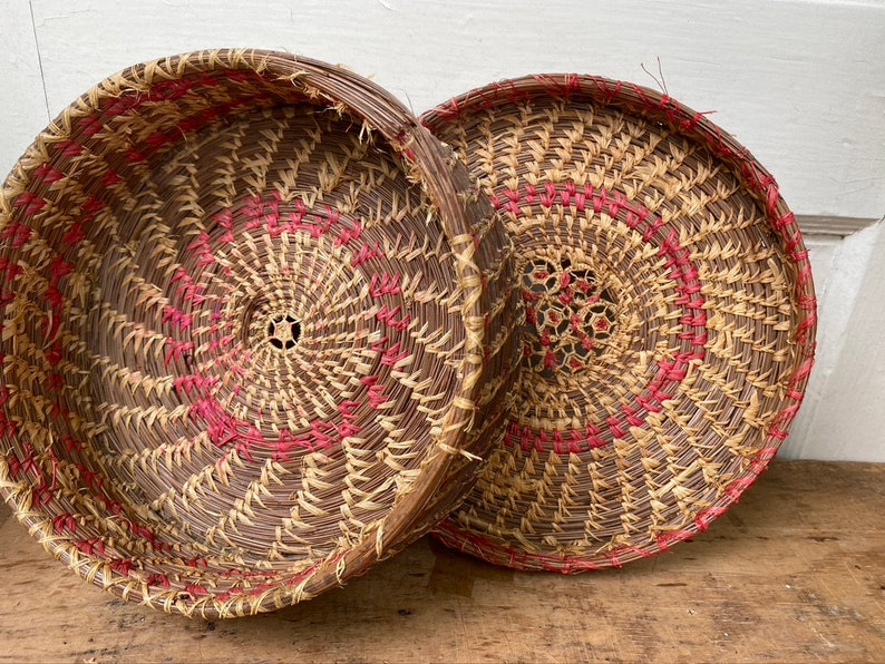 Vintage Pine Needle Sewing Basket, Coiled Basket With Lid, Great For Storing Spools Of Thread, Crafting Storage, Farmhouse Basket image 7