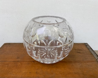 Jarrón de cristal vintage con diseño de tulipanes, vidrio grabado y tallado.