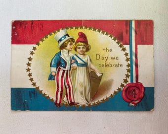 Postal antigua del 4 de julio, desgastada, Niño del Tío Sam, Niña de la Señorita Columbia, Patriótica, Rojo Blanco Azul