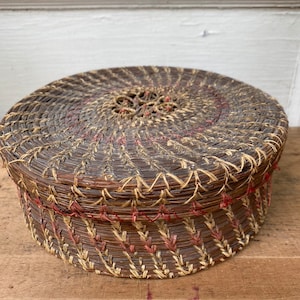 Vintage Pine Needle Sewing Basket, Coiled Basket With Lid, Great For Storing Spools Of Thread, Crafting Storage, Farmhouse Basket image 1