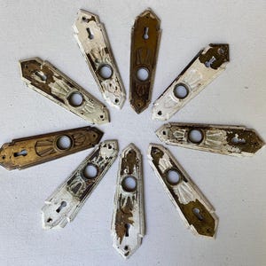 Lot Of 10 Vintage Door Knob And Keyhole Plate, Art Deco, Shabby Painted And Tarnished, Artist Supply, Architectural Salvage, Repurpose