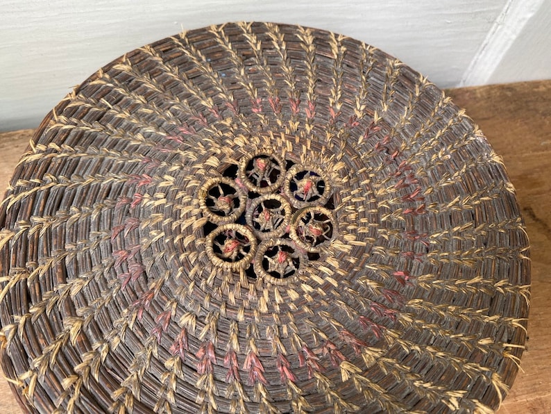 Vintage Pine Needle Sewing Basket, Coiled Basket With Lid, Great For Storing Spools Of Thread, Crafting Storage, Farmhouse Basket image 2