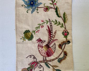 Tapiz de pared vintage bordado a mano, diseño floral de faisanes, NOTA: manchas de óxido en la tela, estilo MCM, cosido a mano, VER TODAS LAS FOTOS