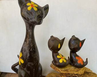 MCM Long Neck Cat With Kittens By Anthony Freeman McFarlin, Dark Brown With Yellow And Orange Flowers, Flower Power Cats