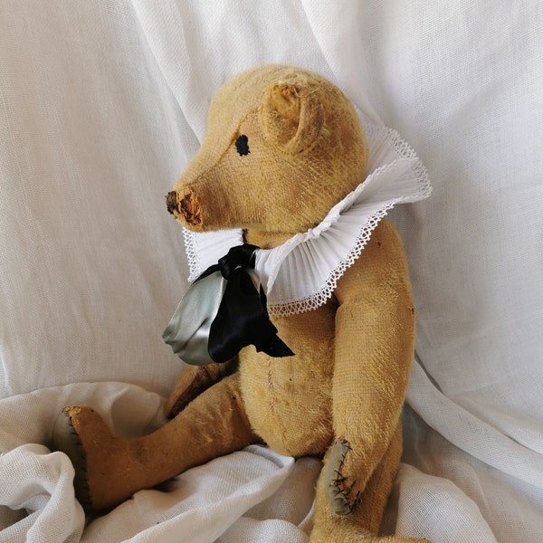 French vintage coiffe, re enactment, pleated trim, 19th century trims, hat making, teddy bear clothes, ruffs, ruffles.